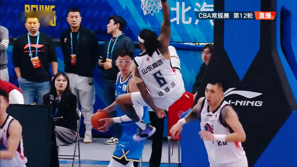 开云体育入口-压哨绝杀！暴扣周琦！珀塞尔绝杀北京，山东俊才：令央视赞不绝口