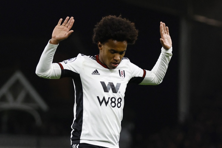 记者：格雷米奥免签37岁威廉达成口头协议，合同期限到2026年12月