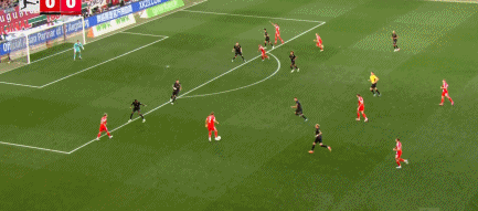 半场：拜仁2-0奥格斯堡，凯恩助攻格纳布里破门，迪亚斯建功