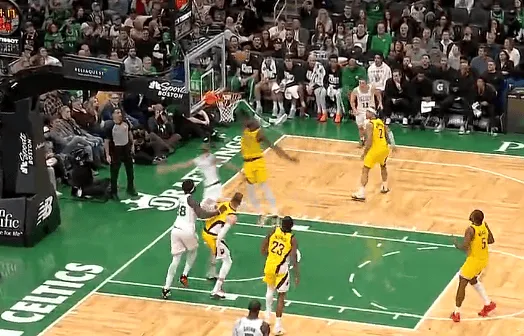 开云-怀特上篮打进，绿军重新领先到21分步行者叫出最后一个暂停