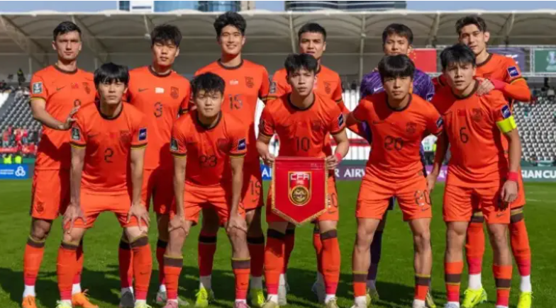 开云体育入口-众生相！被国足3-0淘汰！看看越南球员怎么说，头号球星跪地道歉