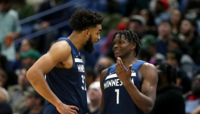 开云体育入口-49分创生涯纪录！爱德华兹：对附加赛非常有信心