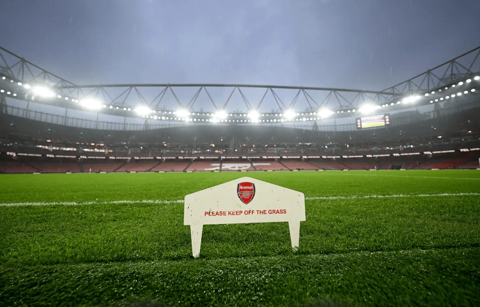 开云官网-跟队：阿森纳赛程太密集导致酋长草坪受损严重，或无缘评奖