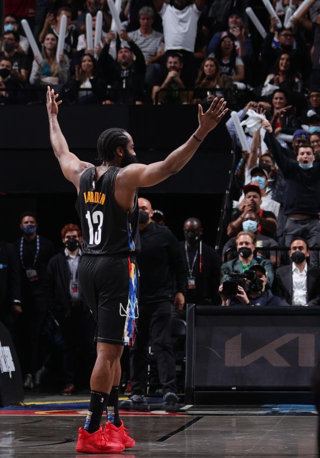 开云官网-30+三双收割系列赛 季后赛哈登也可以如此骇人！