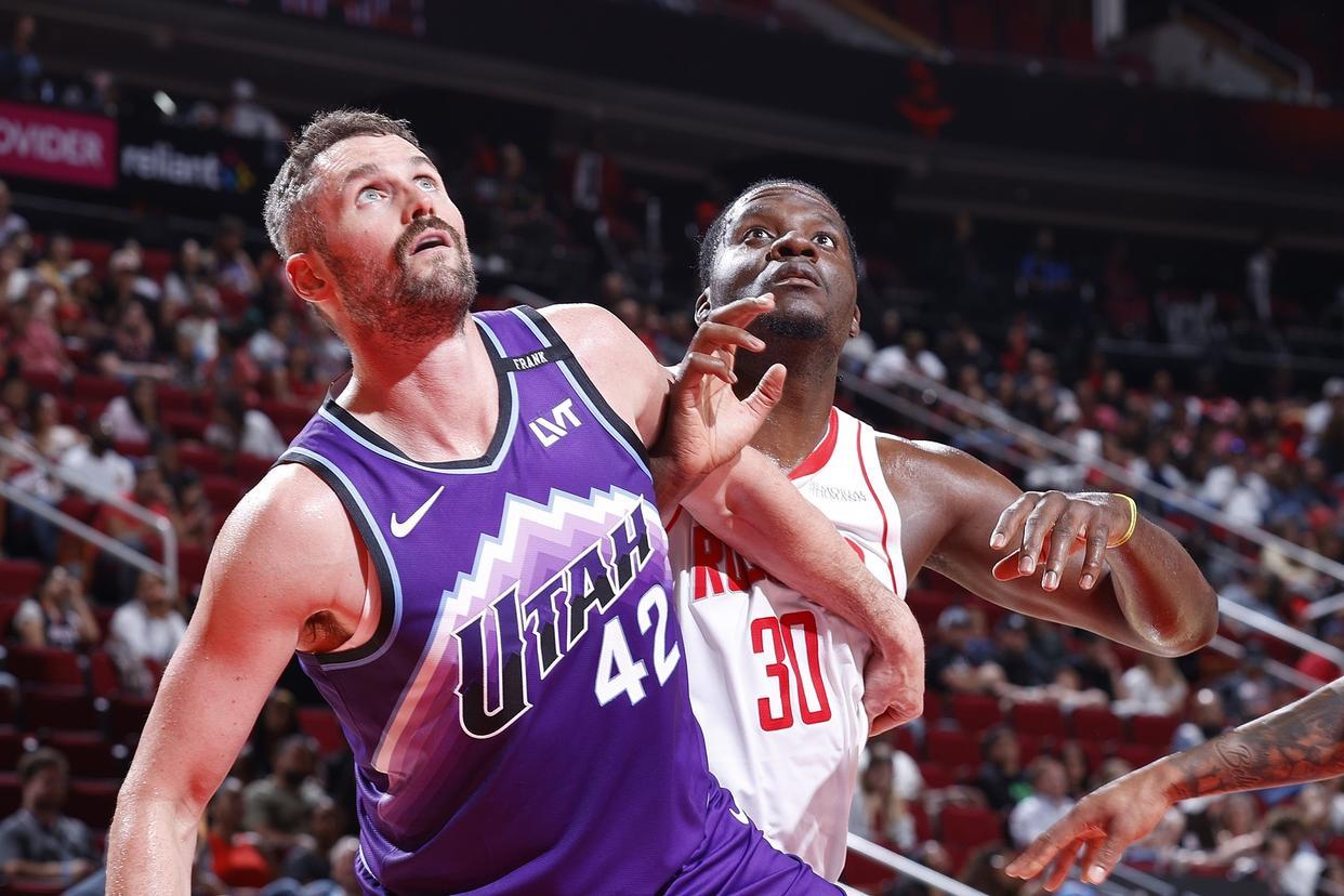 开云体育入口-52胜30负，火箭季后赛15人阵容出炉：23岁后卫压哨签约，控卫升级